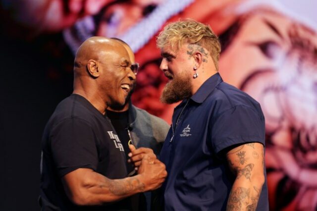 NOVA IORQUE, NOVA IORQUE - 13 DE MAIO: Mike Tyson e Jake Paul participam da coletiva de imprensa Jake Paul vs. Mike Tyson no Apollo Theatre em 13 de maio de 2024 na cidade de Nova York.  (Foto de Shareif Ziyadat/Getty Images)