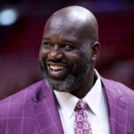 Shaquille O'Neal observa antes de um jogo entre o Boston Celtics e o Miami Heat no Kaseya Center em 21 de maio de 2023 em Miami, Flórida.  NOTA AO USUÁRIO: O Usuário reconhece e concorda expressamente que, ao baixar e/ou usar esta fotografia, o Usuário está concordando com os termos e condições do Contrato de Licença da Getty Images.