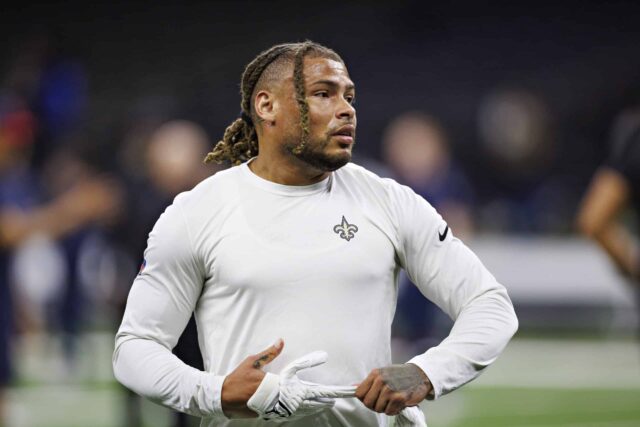 Tyrann Mathieu #32 do New Orleans Saints se aquece antes do jogo da pré-temporada contra o Houston Texans no Caesars Superdome em 27 de agosto de 2023 em Nova Orleans, Louisiana.