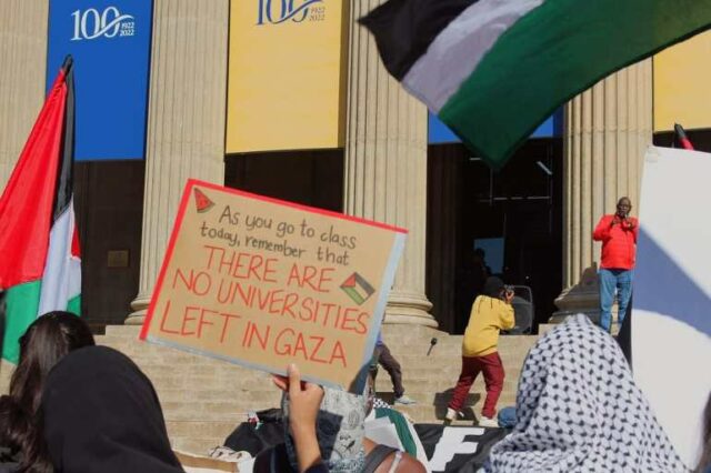 Protesto na Wits University (Cortesia de Zahra Carrim)