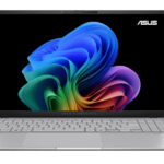 Imagem de marketing direta do laptop Asus Vivobook S 15 contra um fundo branco.