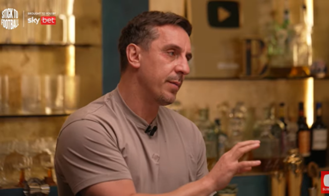 Gary Neville reagindo à seleção provisória da Inglaterra para a Euro 2024