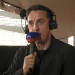 Gary Neville avaliando a corrida pelo título em seu podcast Sky Sports