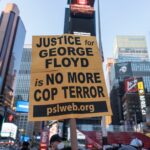 Pessoas se reúnem na Times Square após o veredicto de Derek Chauvin