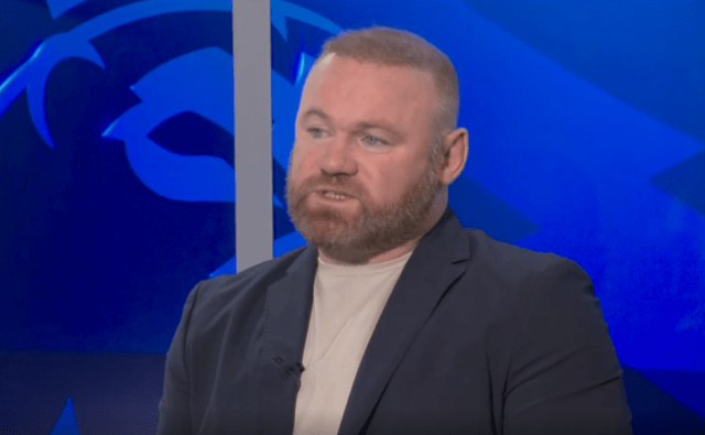 Wayne Rooney discutindo o time do Manchester United na Sky Sports