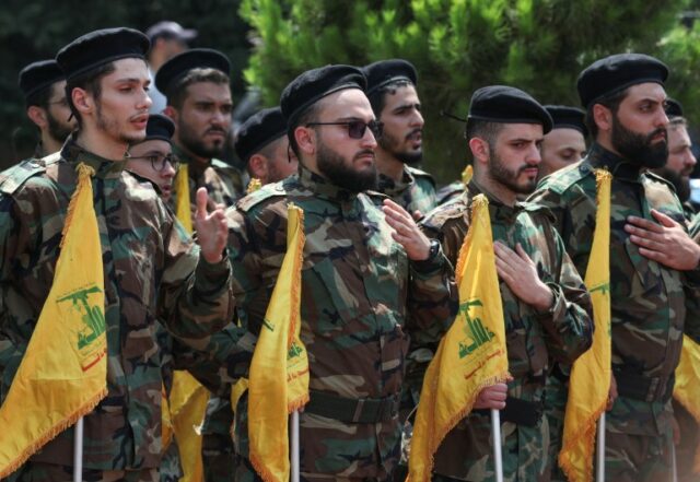 Bandeiras do Hezbollah de lutadores