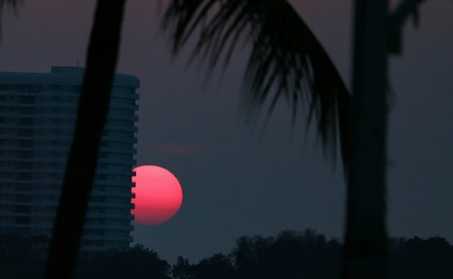 Por que a lua cheia de junho é conhecida como lua de morango