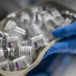 AstraZeneca retira vacina contra Covid em todo o mundo