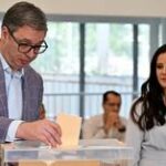 Partido no poder da Sérvia, amigo da Rússia, vence em grande nas eleições locais