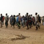 Forças paramilitares sudanesas atacam vila e matam 100 pessoas: relatório