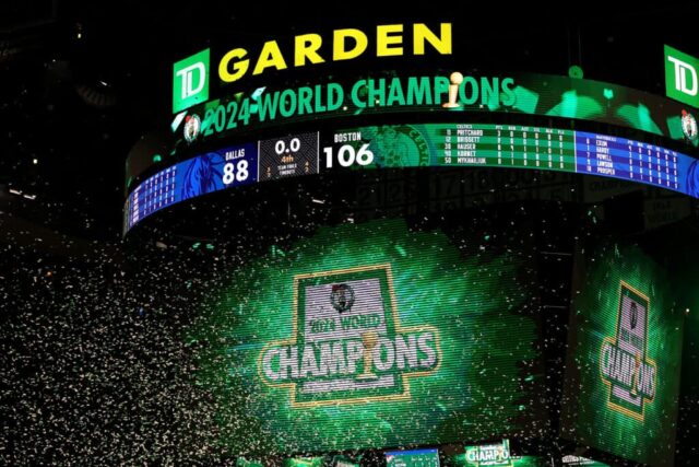 BOSTON, MASSACHUSETTS - 17 DE JUNHO: O placar é visto depois que o Boston Celtics derrotou o Dallas Mavericks por 106-88 durante o jogo cinco das finais da NBA de 2024 no TD Garden em 17 de junho de 2024 em Boston, Massachusetts.  NOTA AO USUÁRIO: O Usuário reconhece e concorda expressamente que, ao baixar e/ou usar esta fotografia, o Usuário está concordando com os termos e condições do Contrato de Licença da Getty Images. 