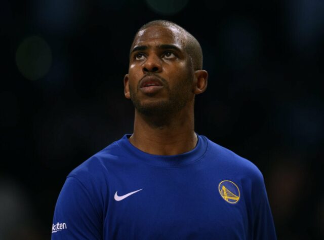 Chris Paul nº 3 do Golden State Warriors antes de um jogo de pré-temporada contra o Los Angeles Lakers na Crypto.com Arena em 13 de outubro de 2023 em Los Angeles, Califórnia.