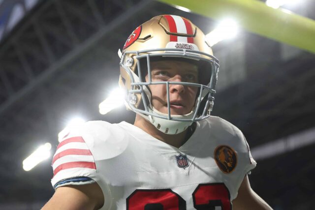 Christian McCaffrey nº 23 do San Francisco 49ers é visto antes de um jogo contra o Seattle Seahawks no Lumen Field em 23 de novembro de 2023 em Seattle, Washington.