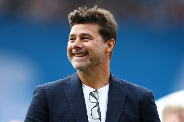 Mauricio Pochettino, técnico do World XI, observa durante o Soccer Aid 2023