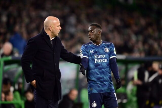 treinador do eyenoord, Arne Slot, Yankuba Minteh do Feyenoord durante o jogo do grupo E da UEFA Champions League entre o Celtic FC e o Feyenoord no Celtic Park