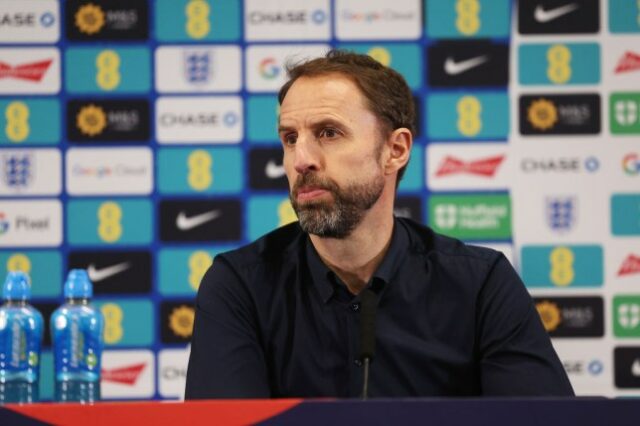 O técnico da Inglaterra, Gareth Southgate, ainda precisa dispensar mais seis jogadores