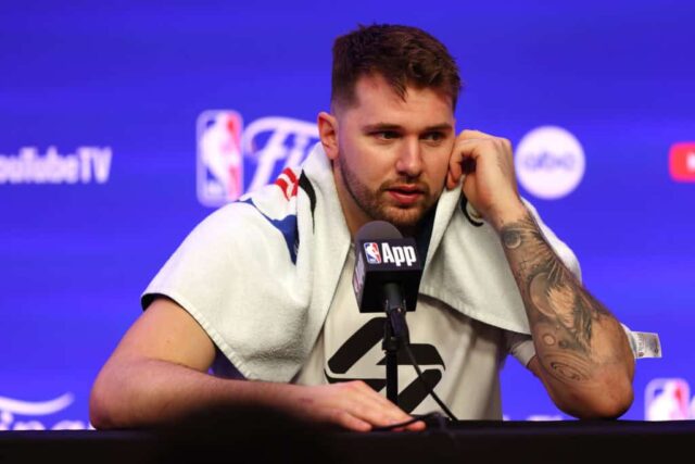     Luka Doncic nº 77 do Dallas Mavericks fala à mídia durante o Media Day das finais da NBA de 2024 no TD Garden em 05 de junho de 2024 em Boston, Massachusetts.