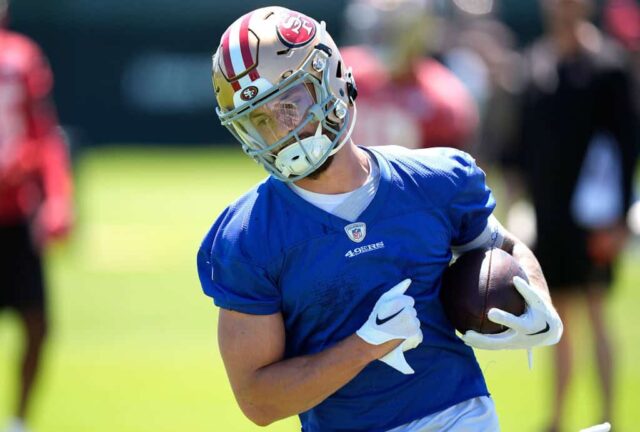 Ricky Pearsall nº 14 do San Francisco 49ers treina durante o mini acampamento em 5 de junho de 2024 em Santa Clara, Califórnia. 