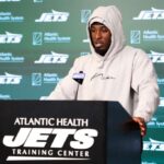 Breece Hall nº 20 do New York Jets fala à mídia durante o New York Jets Mandatory Minicamp no Atlantic Health Jets Training Center em 11 de junho de 2024 em Florham Park, Nova Jersey.