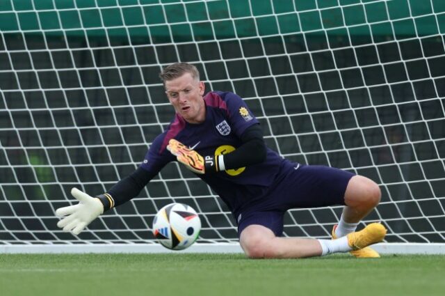 Jordan Pickford em treino na Inglaterra