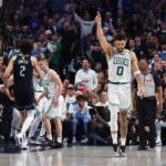 Jayson Tatum nº 0 do Boston Celtics reage no quarto período contra o Dallas Mavericks no terceiro jogo das finais da NBA de 2024 no American Airlines Center em 12 de junho de 2024 em Dallas, Texas.