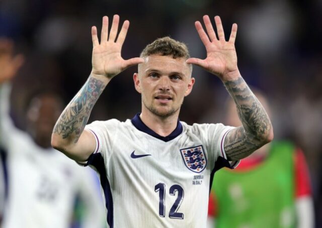 Kieran Trippier fotografado após o jogo da fase de grupos do UEFA EURO 2024 entre Sérvia e Inglaterra