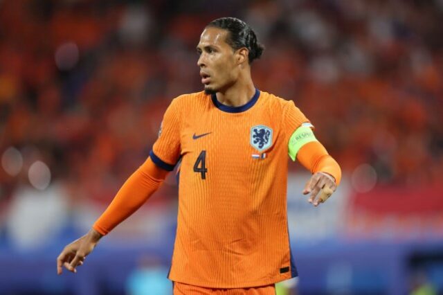 Virgil van Dijk jogando pela Holanda na Euro 2024