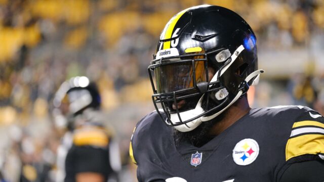 Isaiah Buggs durante jogo do Pittsburgh Steelers