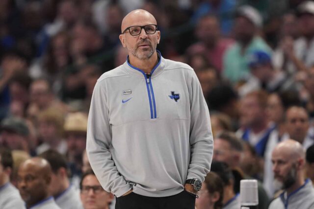 DALLAS, TEXAS - 18 DE MAIO: O técnico Jason Kidd do Dallas Mavericks enfrenta o Oklahoma City Thunder durante o primeiro quarto do jogo seis dos playoffs da segunda rodada da Conferência Oeste no American Airlines Center em 18 de maio de 2024 em Dallas, Texas.  NOTA AO USUÁRIO: O Usuário reconhece e concorda expressamente que, ao baixar e/ou usar esta fotografia, o Usuário está concordando com os termos e condições do Contrato de Licença da Getty Images.