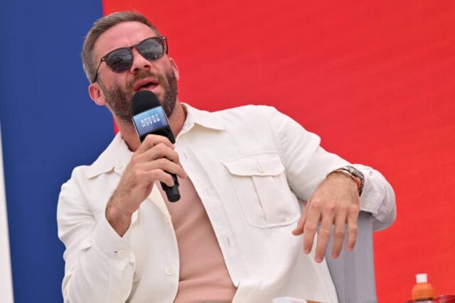 Julian Edelman fala no palco durante os Stagwell Panels no Cannes Lions em 20 de junho de 2023 em Cannes, França.