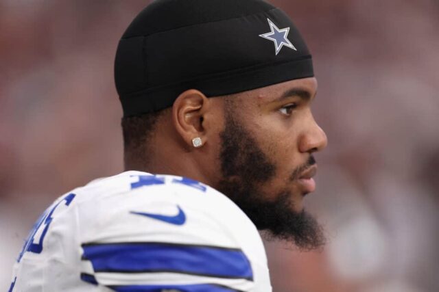 GLENDALE, ARIZONA - 24 DE SETEMBRO: Linebacker Micah Parsons # 11 do Dallas Cowboys à margem durante o jogo da NFL no State Farm Stadium em 24 de setembro de 2023 em Glendale, Arizona.  Os Cardinals derrotaram os Cowboys por 28-16.