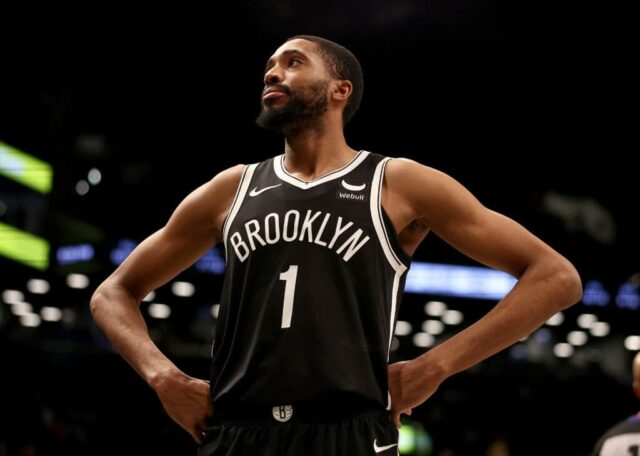 NOVA IORQUE, NOVA IORQUE - 04 DE MARÇO: Mikal Bridges # 1 do Brooklyn Nets reage durante o segundo tempo contra o Memphis Grizzlies no Barclays Center em 04 de março de 2024 no bairro do Brooklyn, na cidade de Nova York.  O Memphis Grizzlies derrotou o Brooklyn Nets por 106-102.  NOTA AO USUÁRIO: O Usuário reconhece e concorda expressamente que, ao baixar e/ou usar esta fotografia, o Usuário está concordando com os termos e condições do Contrato de Licença da Getty Images. 