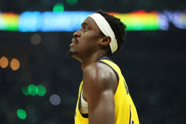 MILWAUKEE, WISCONSIN - 30 DE ABRIL: Pascal Siakam # 43 do Indiana Pacers espera por um lance livre durante o quinto jogo dos Playoffs da Primeira Rodada da Conferência Leste contra o Milwaukee Bucks no Fiserv Forum em 30 de abril de 2024 em Milwaukee, Wisconsin.  Os Bucks derrotaram os Pacers por 115-92.  NOTA AO USUÁRIO: O Usuário reconhece e concorda expressamente que, ao baixar e/ou usar esta fotografia, o Usuário está concordando com os termos e condições do Contrato de Licença da Getty Images.