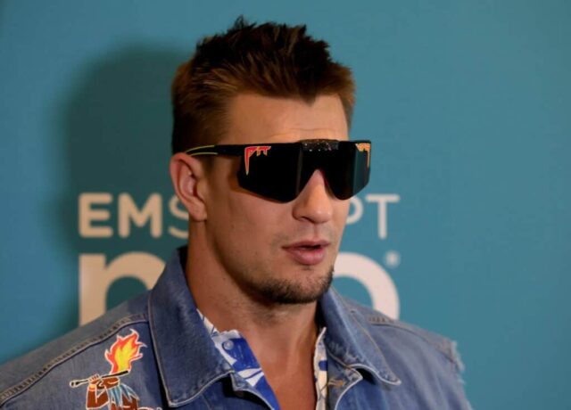 Rob Gronkowski comparece ao 2023 Gronk Beach no Talking Stick Resort em 11 de fevereiro de 2023 em Scottsdale, Arizona.