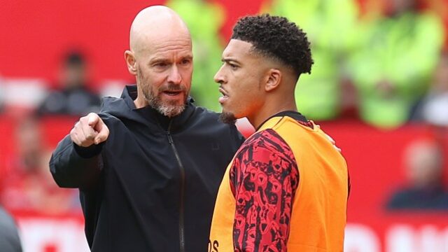 Erik ten Hag, do Manchester United, conversa com Jadon Sancho