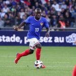 N'Golo Kante, da França, controla a bola durante o amistoso internacional entre França e Luxemburgo