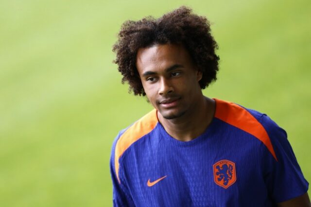 Joshua Zirkzee durante treino da seleção holandesa no AOK Stadium