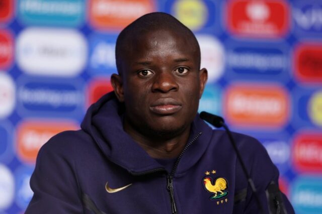 N'Golo Kante, da França, fala aos meios de comunicação social numa conferência de imprensa pós-jogo, após o jogo da fase de grupos do UEFA EURO 2024 entre Holanda e França