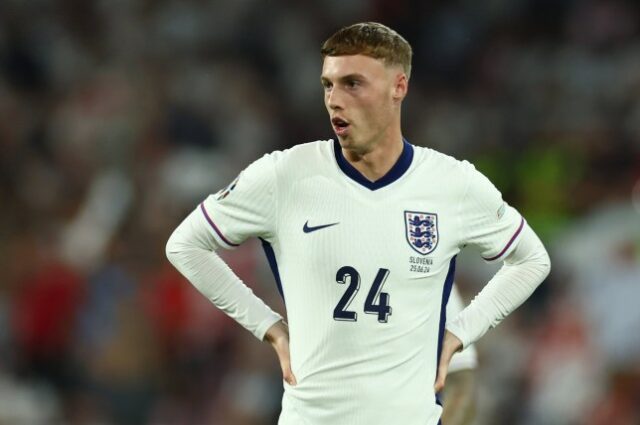 Cole Palmer, da Inglaterra, em acção durante o jogo da fase de grupos do UEFA EURO 2024 entre Inglaterra e Eslovénia