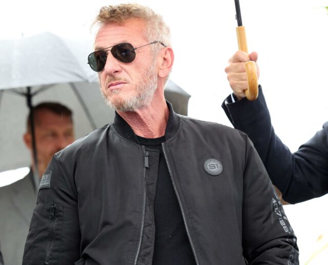 Sean Penn chega para photocall no 76º festival anual de cinema de Cannes no Palais des Festivals