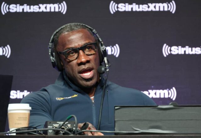 Shannon Sharpe comparece ao SiriusXM no Super Bowl LVII em 9 de fevereiro de 2023 em Phoenix, Arizona.