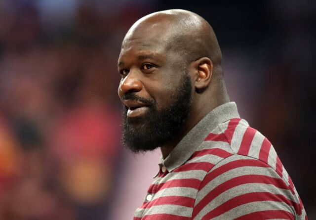 Shaquille O'Neal participa do segundo jogo de pré-temporada da NBA entre Atlanta Hawks e Milwaukee Bucks na Etihad Arena em 8 de outubro de 2022 em Abu Dhabi, Emirados Árabes Unidos.