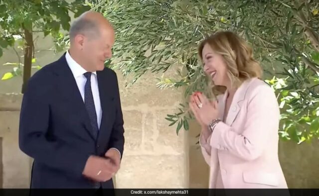 Ver: Saudação Namaste da PM italiana Giorgia Meloni no G7 se torna viral