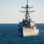 Tripulação abandona navio de carga atingido por ataques de mísseis Houthi no Golfo de Áden: EUA
