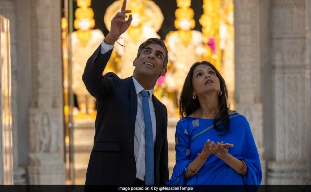 Rishi Sunak e esposa Akshata Murty oferecem orações no templo de Londres antes das eleições no Reino Unido