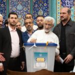 Khamenei Protege, único moderado pescoço a pescoço na corrida presidencial do Irã