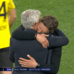 José Mourinho consolou Edin Terzic após derrota do Borussia Dortmund