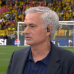 José Mourinho discutindo as dificuldades de Jadon Sancho no Manchester United