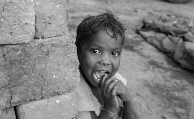1 em cada 4 crianças com menos de 5 anos enfrenta pobreza alimentar 'grave': UNICEF