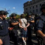 Polícia dos EUA detém dezenas de manifestantes pró-palestinos no Museu do Brooklyn